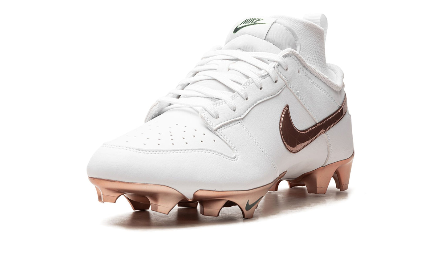 Nike Vapor Edge Dunk Kyler Murray White Metallic Gold Single Shoe Front View