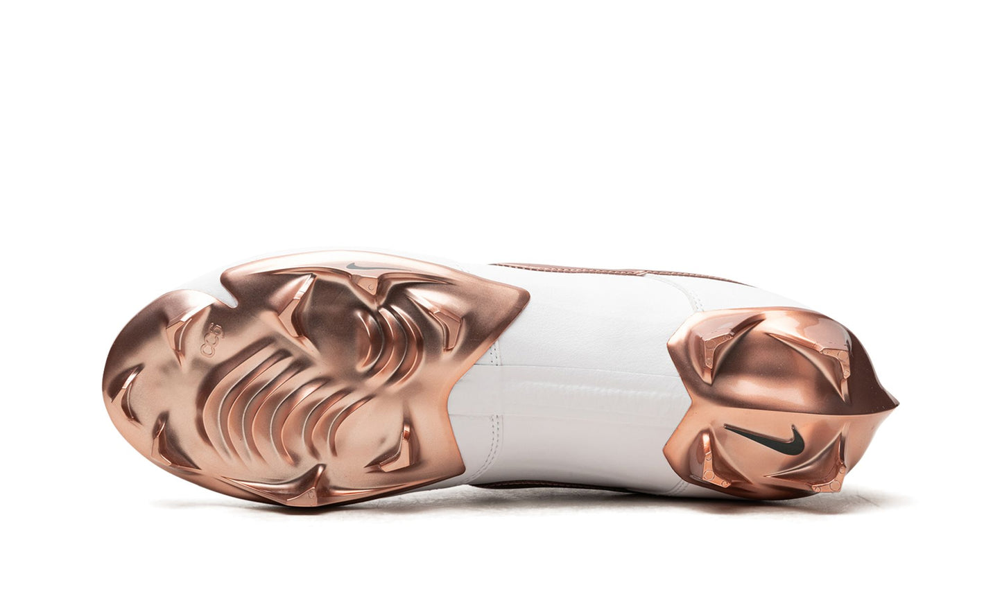 Nike Vapor Edge Dunk Kyler Murray White Metallic Gold Bottom Outsole View