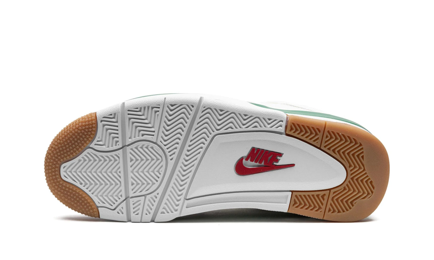 Jordan 4 SB Pine Green Bottom Outsole View