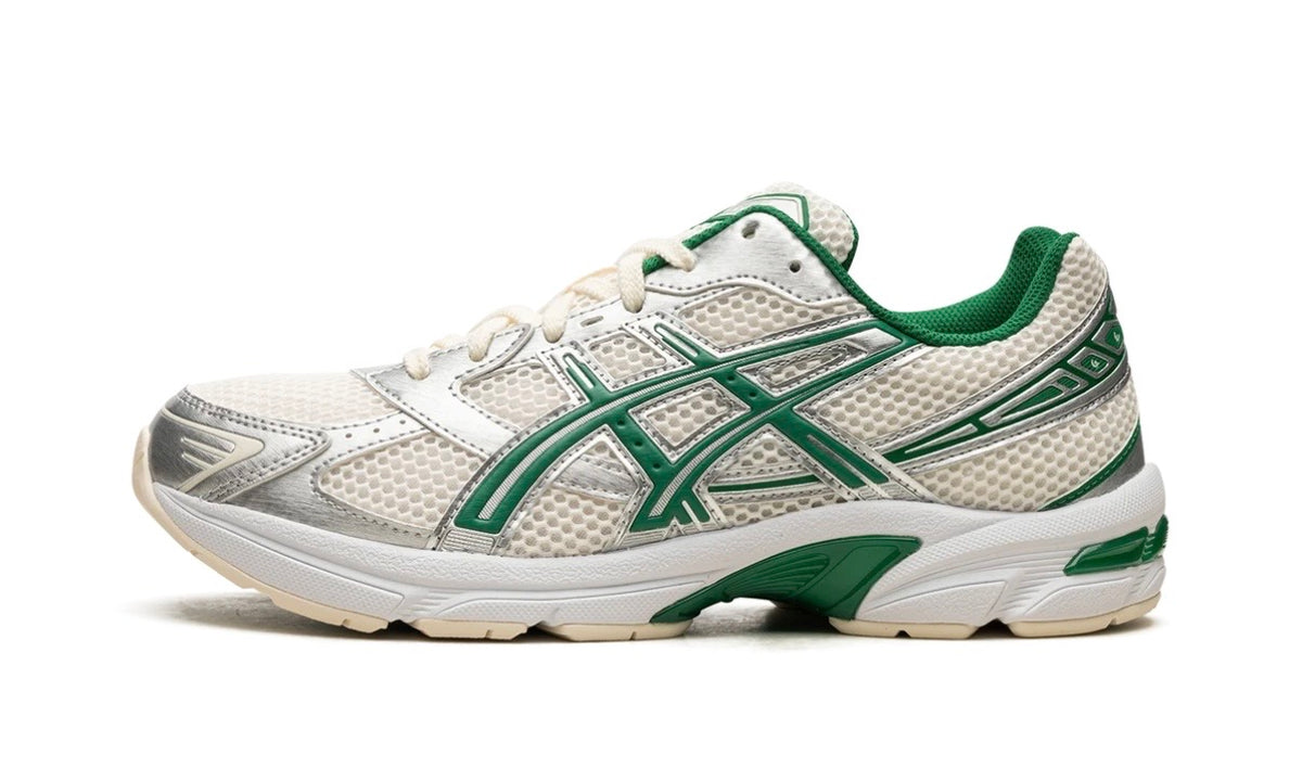 Asics Gel-1130 Cream Kale, lateral side of the cream mesh runner with metallic silver overlays and kale green ASICS stripes
