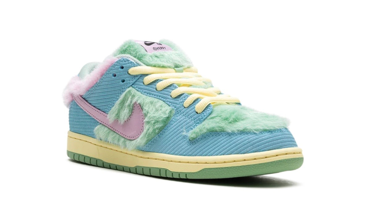 Front three-quarter of a single SB Dunk Low in blue corduroy with mint fur panels