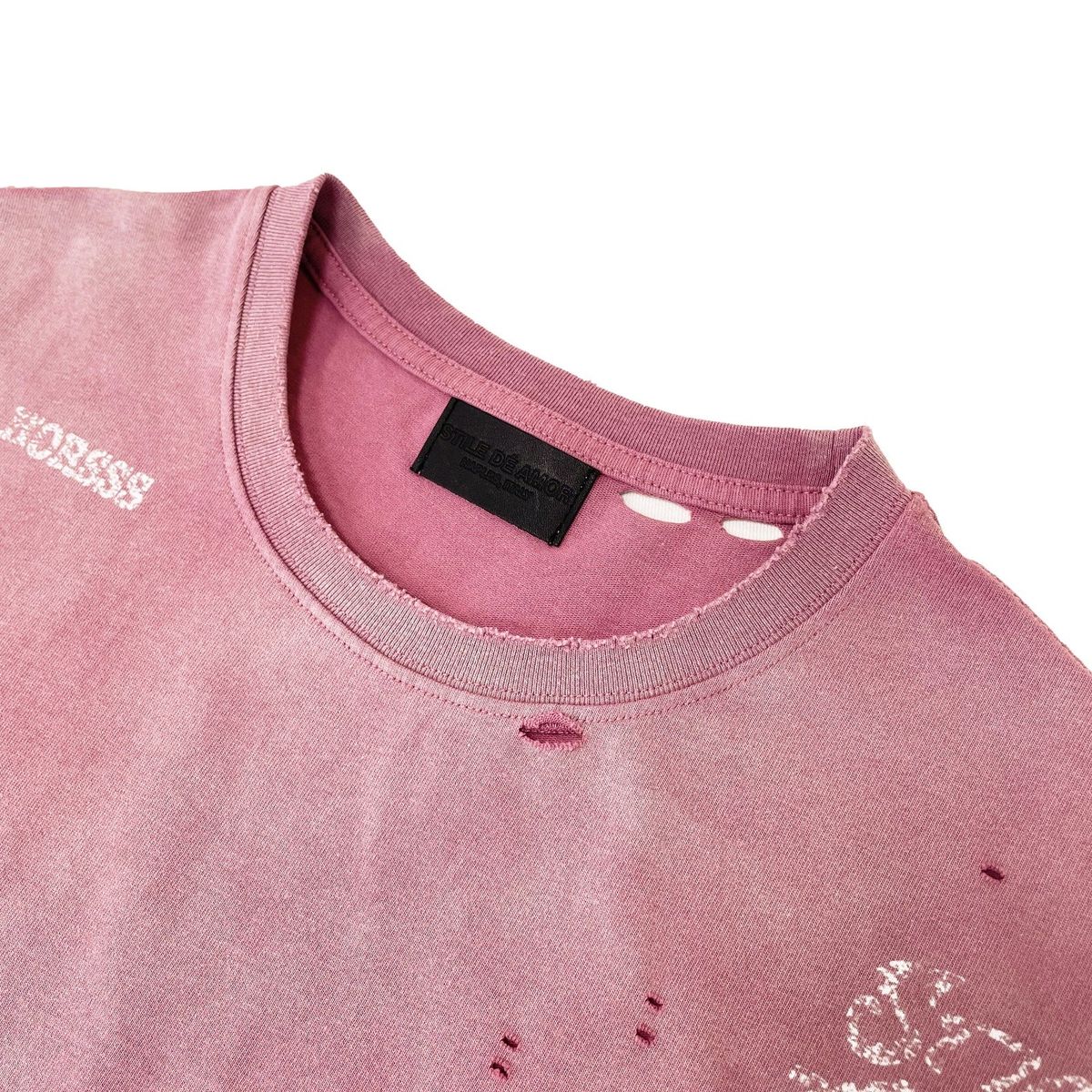 Stile De Amor Napoletano T-Shirt, close-up of the crew collar and black woven neck label