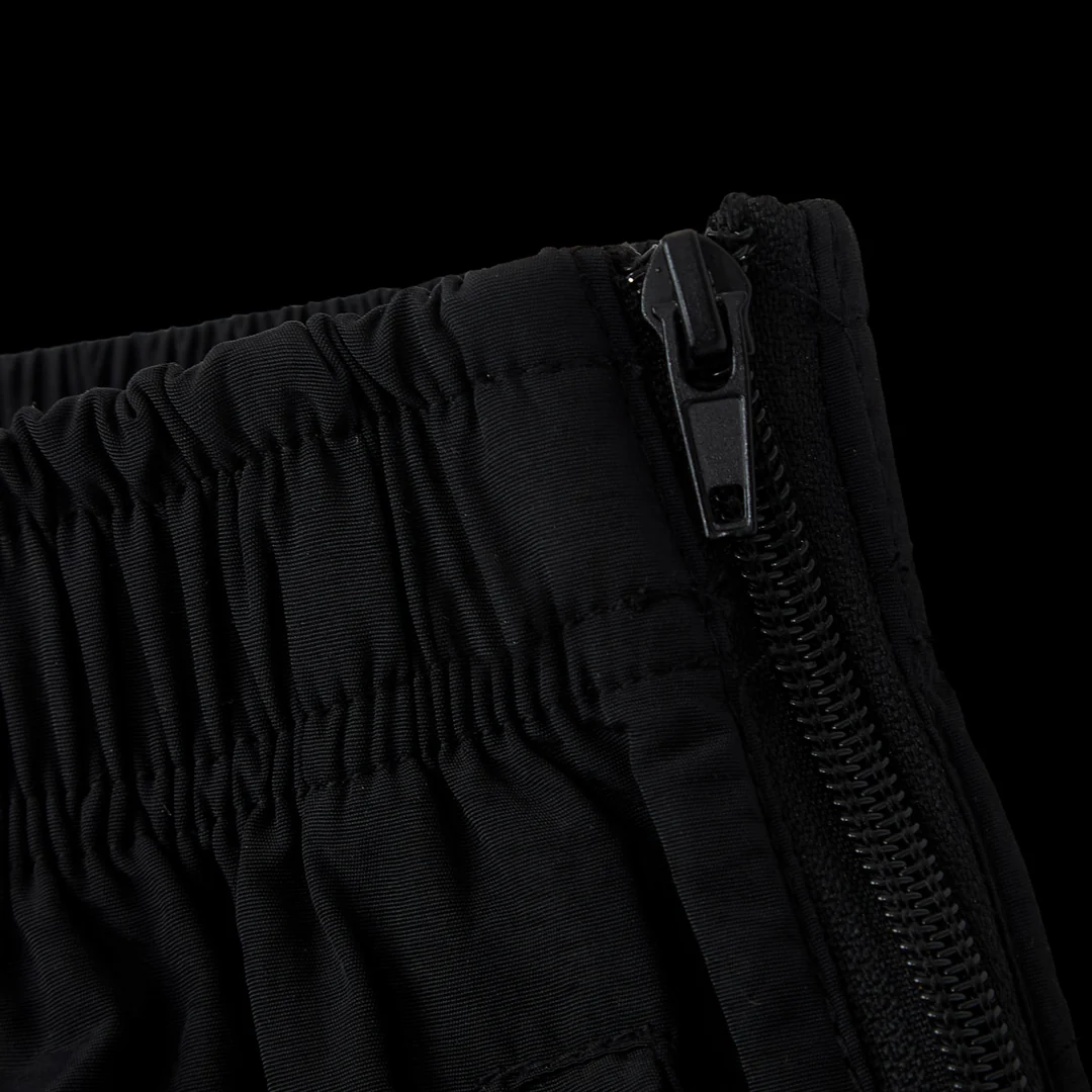 GV Gallery Everyday Sweatpants, close-up of the elastic waist and full-length side zip