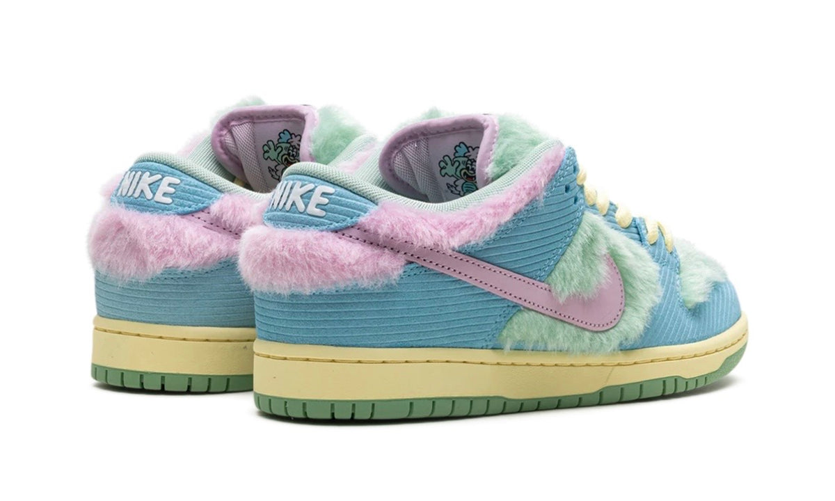 Rear view of SB Dunk Low pair with white NIKE heel embroidery and pink fur collars