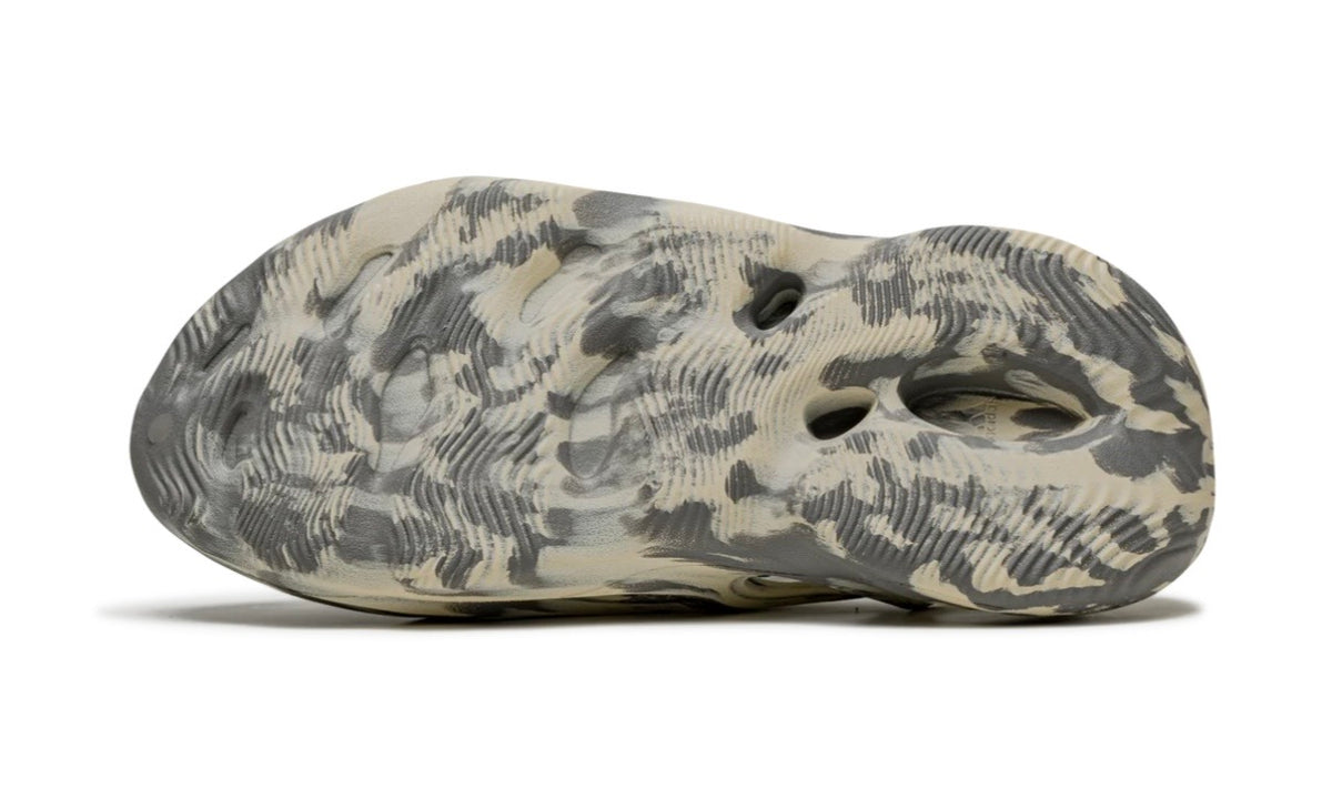 Adidas Yeezy Foam Runner MXT Moon Gray, outsole in the same marbled foam with ridged traction