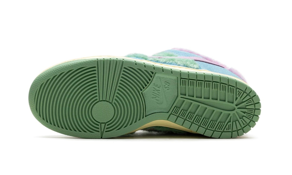 Sage green outsole of the Nike SB Dunk Low with moulded Nike SB marking