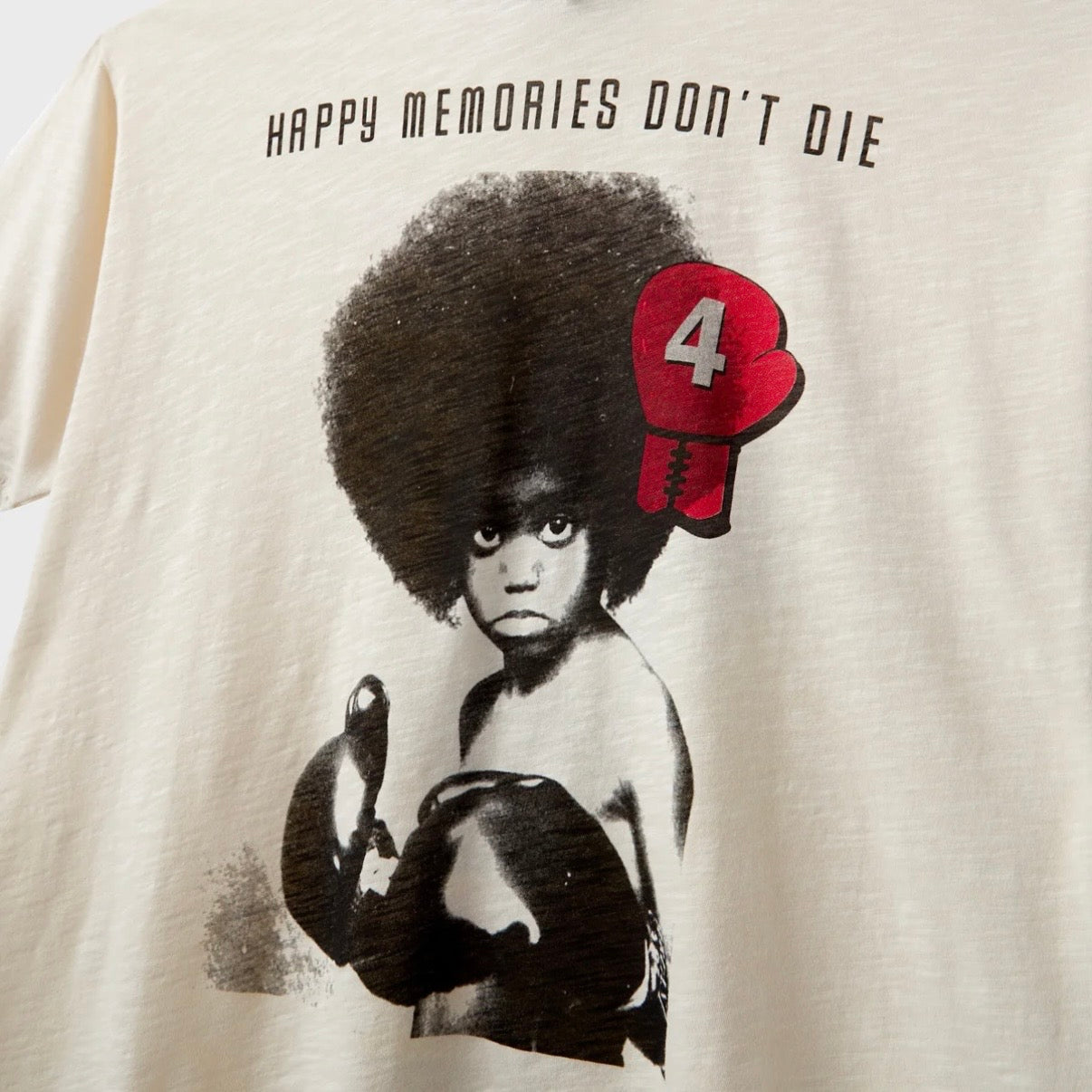 HMDD Boxer Baby Slub T-Shirt, close-up of the print, a child wearing red boxing gloves on the cream slub fabric