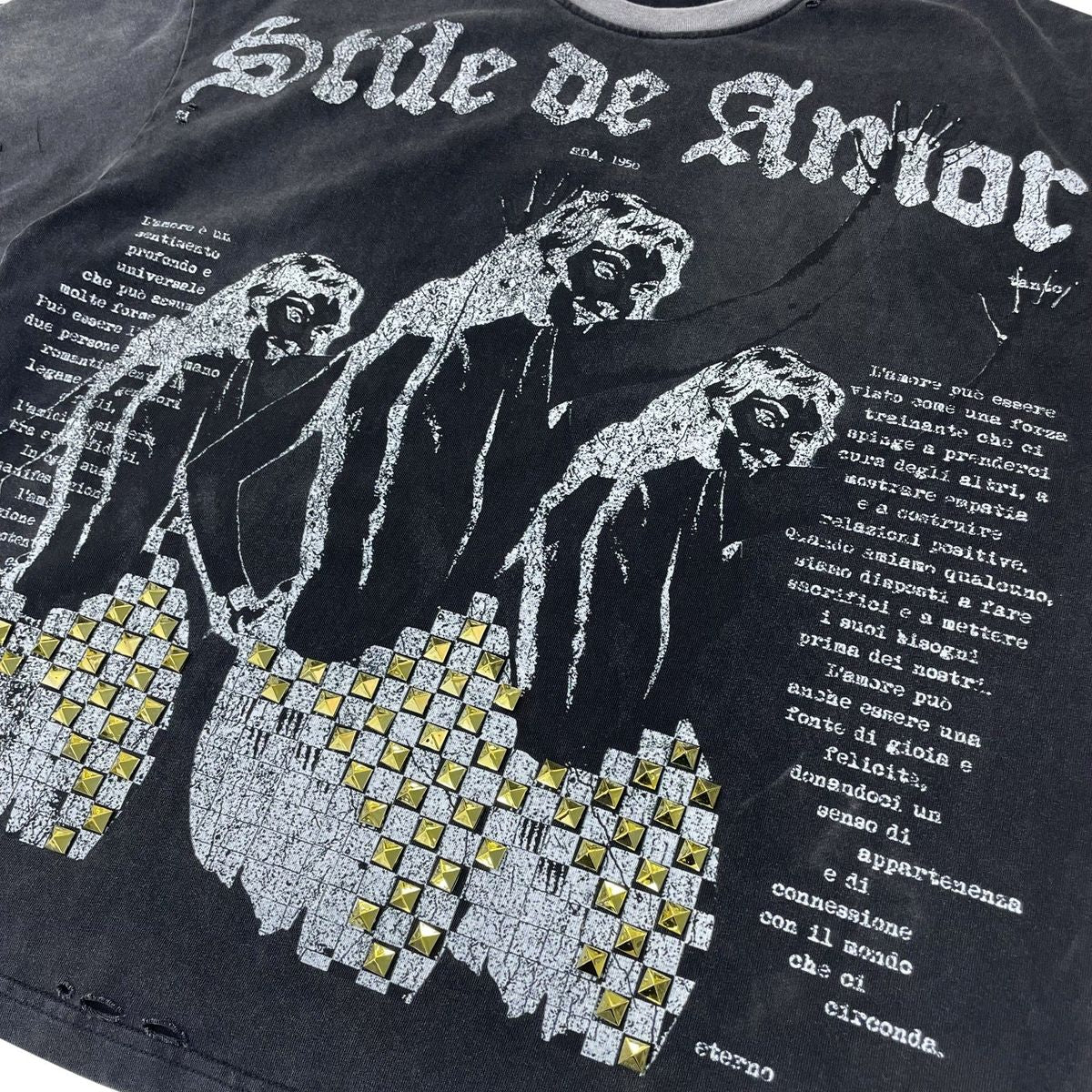 Stile De Amor 1950 Amor T-Shirt, close-up of the cracked print, gold pyramid studs and Italian text