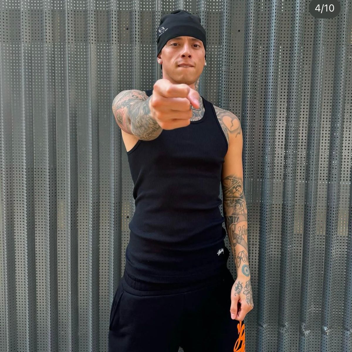 Model in a black tank top wearing the Stile De Amor black skull cap