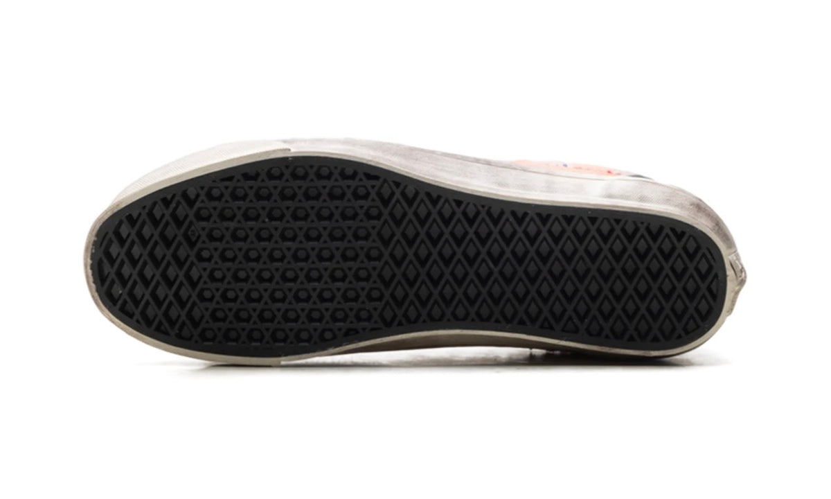 Black waffle rubber outsole of the Vans Old Skool with aged cream foxing tape