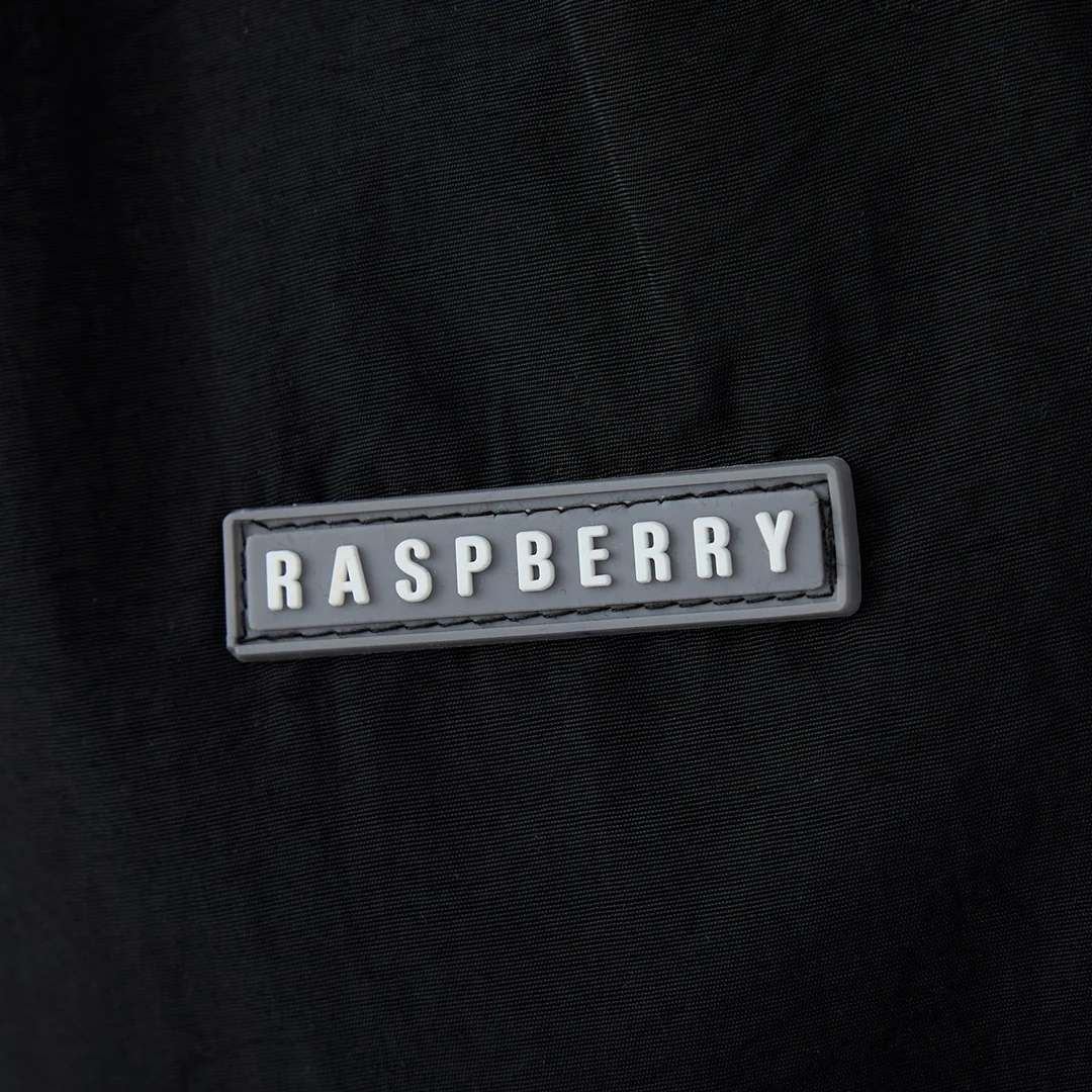 GV Gallery Everyday Sweatpants, close-up of the grey rubber Raspberry badge
