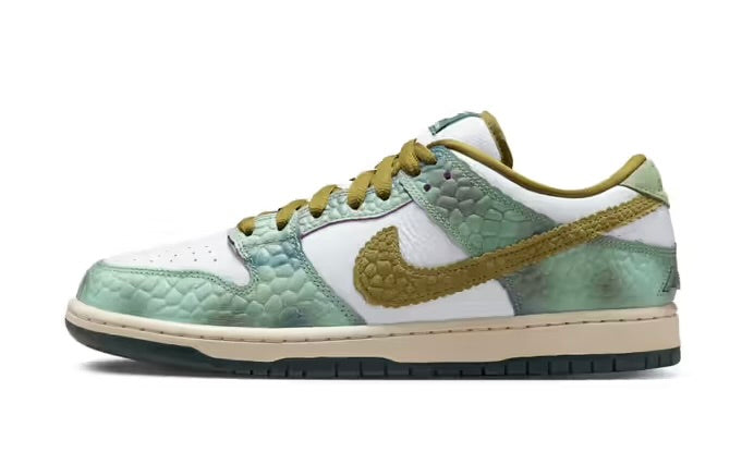 Nike SB Dunk Low Alexis Sablone Side