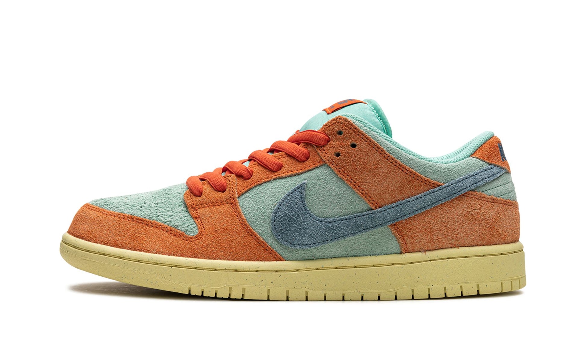 Nike SB Dunk Low Emerald Rise Side View