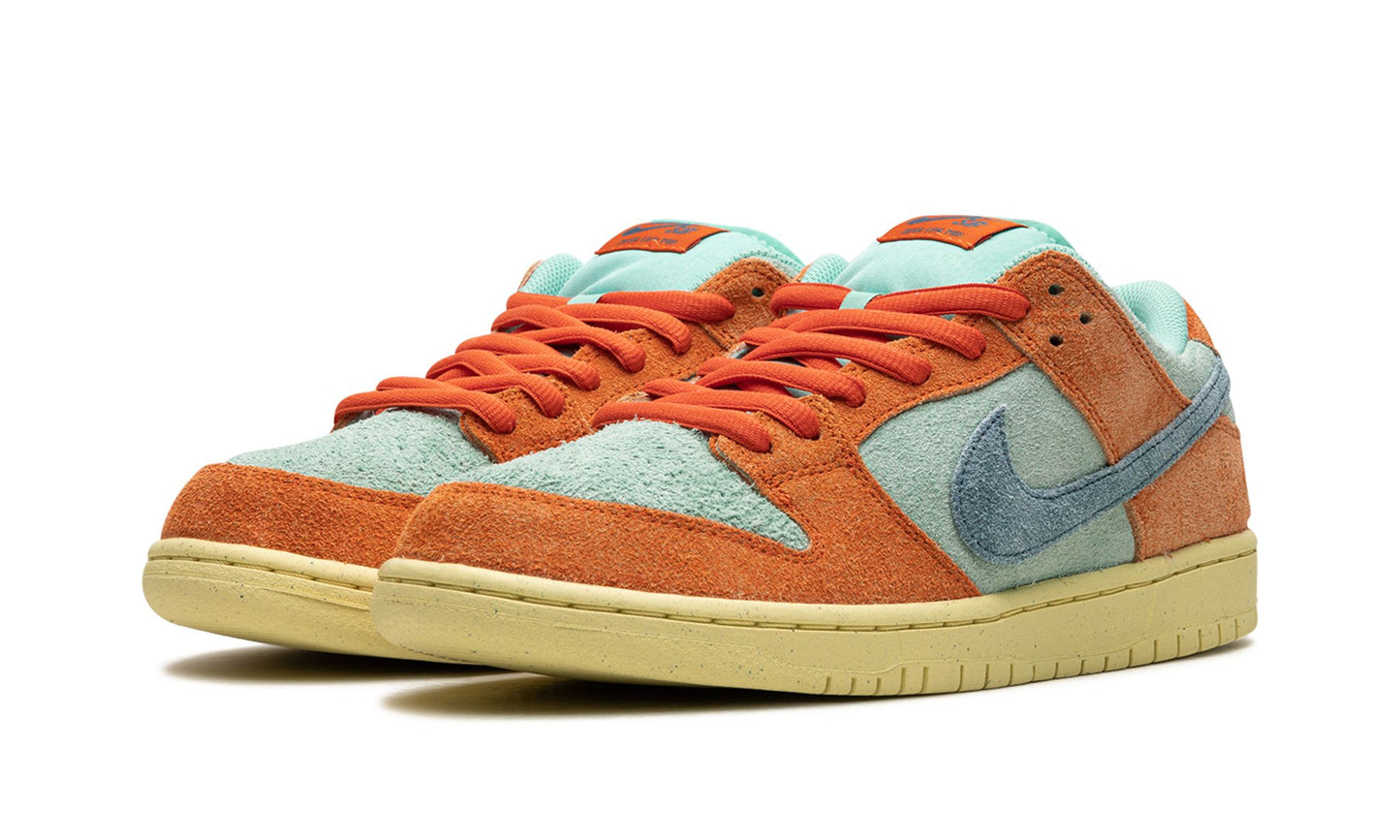 Nike SB Dunk Low Emerald Rise Front View